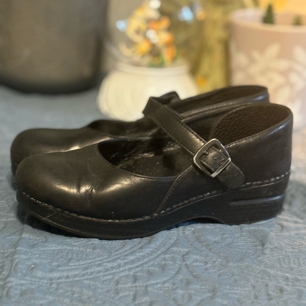 Black Dansko clogs size 38